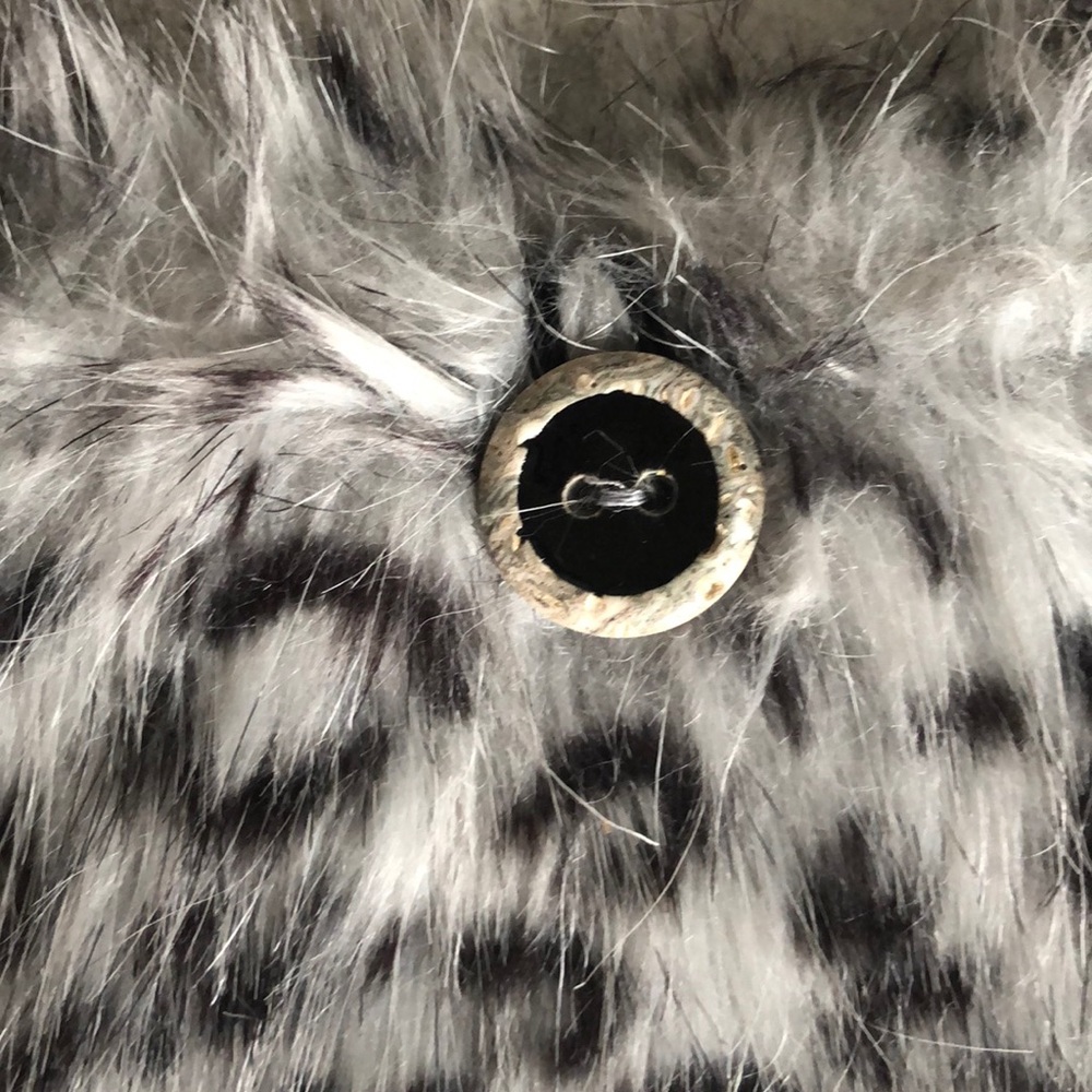 Leopard print grey and black faux fur crossbody. - Picture 2 of 8
